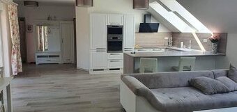 Nadštandardný byt na prenájom, centrum Levice, parkovanie