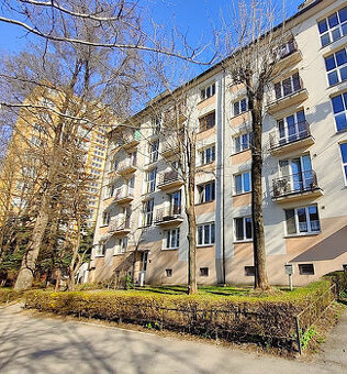 Tehlový 2 izbový, blízko Centra, Hlinkova, OV, balkón, voľný