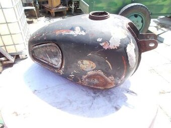 nádrže na motocykel