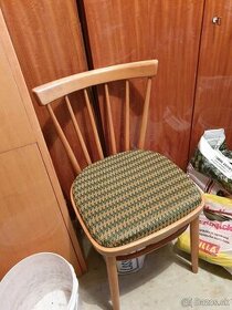 retro jedálenské stoličky