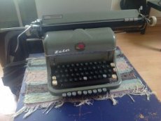 plne funkčný písací stroj Zeta