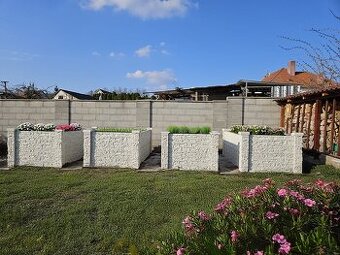 betonový vyvýšený záhon Bridlica