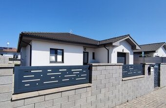 PEKNÁ NOVOSTAVBA RODINNÉHO DOMU V NOVÝCH ZÁMKOCH