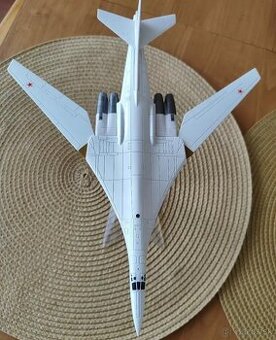 Kovový model TU-160