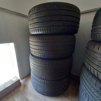 235/40 R18 XL