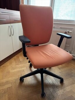 Kancelárske kreslo