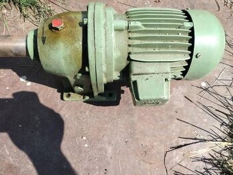 Elektromotor s prevodovkou