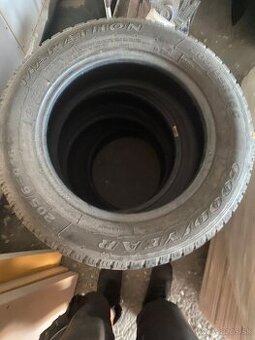 Predám pneu 205/65 R16c