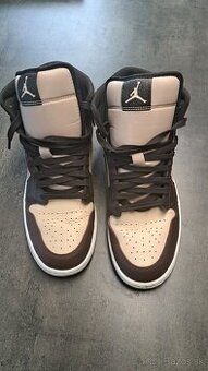 Nike Jordan Mid 1