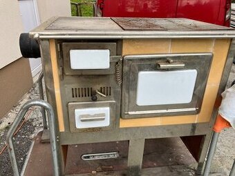 Sporák na tuhé palivo