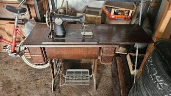 Starožitný šijací stroj SINGER