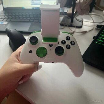 RIOT pwr ovládač na hranie na mobile