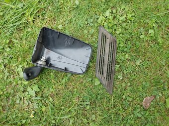 ND Škoda 105: kryt spätného zrkadla, lišta