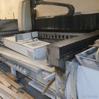 Obráběcí centrum na sklo a kámen INTERMAC Master 23 (8452)