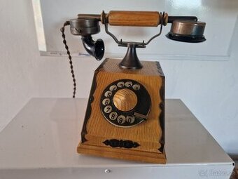 Predam retro Tesla telefon.