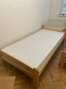 Matrac a rám postele bez roštu