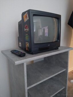 Predám 2x tv plus stolik