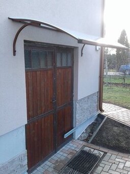 Hliníkový prístrešok nad dvere