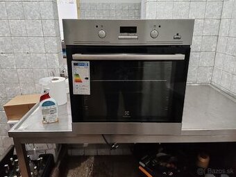 Vstavaná rúra Elektrolux