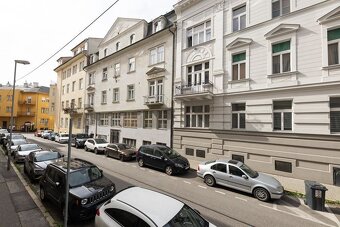 4-izbový staromestský byt s vysokými stropmi