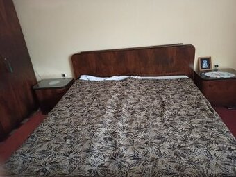 Starožitný nábytok zo spálne