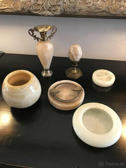 alabaster- onyxový mramor