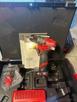 MILWAUKEE M12 FUEL™ Aku vŕtačka s príklepom - kompaktná