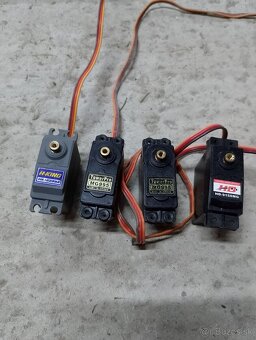 Predám rôzne diely na RC lietadlo.