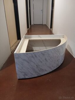 Dreveny kvetináč do rohu