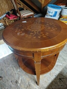 Starožitný nábytok - stolík