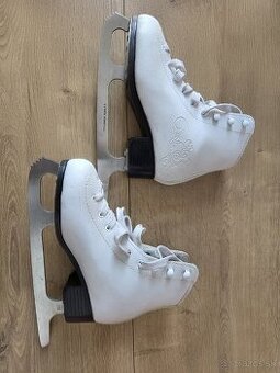 Predam detske dievcenske korcule