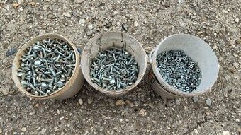 Predám vratové skrutky 8x30mm a matky M8