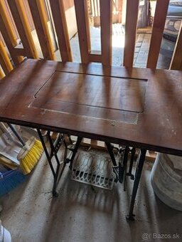 Staý šijací stroj