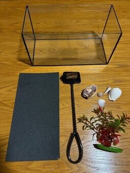 Akvárium 6.5L + kamienky, podložka, sitko, mušle