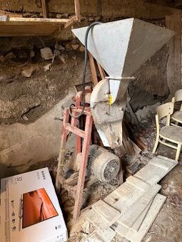 Kladivový šrotovník