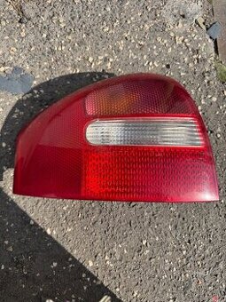Predám ľavé zadné svetlo Audi A6