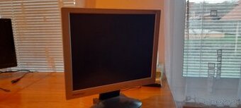 Predám 17" LCD monitor PRESTIGIO P1710