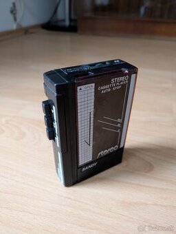 Sandy stereo walkman