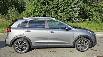 KIA Niro Hybrid / Platinum / 2022 (MY22) / 33000 km