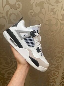 Air Jordan 4
