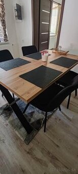 Predám kuchynský stôl + 4 stoličky