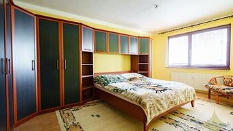 Priestranný 4-izbový byt - Novohradská, Veľký Krtíš
