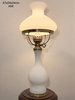 Stolova lampa s bieleho skla
