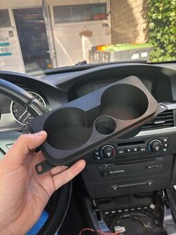 BMW E9x - Držiak nápojov