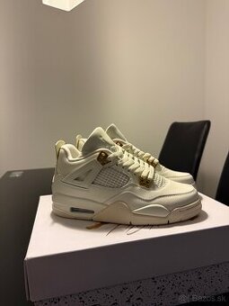 Jordan 4 Metalic Gold