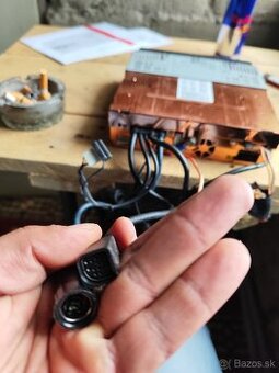 Autorádio, Subwoofer pasívny, zosilovač, kapacitor