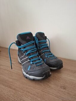 Dámske turistické topánky Adidas 40