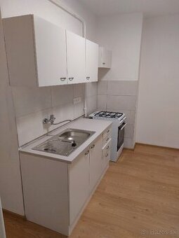 2 izbový nezariadený byt na prenájom - 1