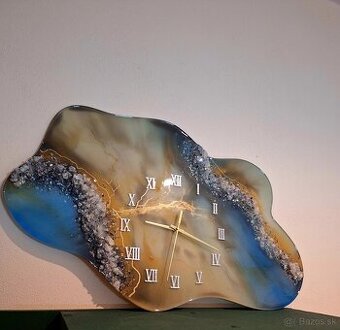 Hodiny z epoxidovej živice