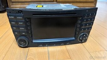 Predam na Mercedes E model 211 originálne Autoradio funkčne